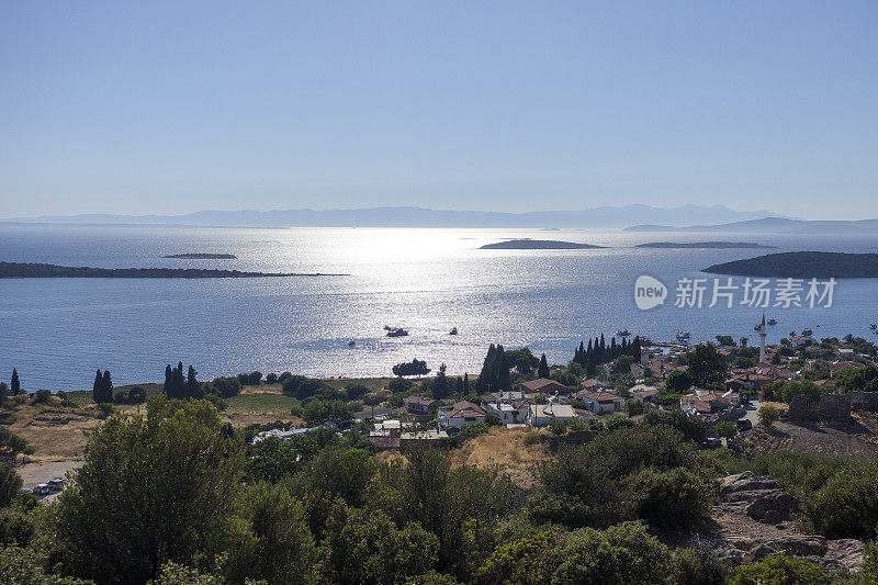 Ildırı是爱琴海沿岸一个风景如画的海边村庄，属于土耳其İzmir省Çeşme行政区，面对着Chios