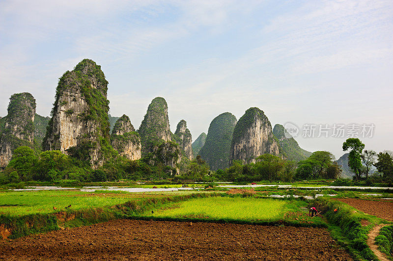 山丘和乡村景色