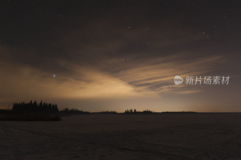 银河系的夜景照片