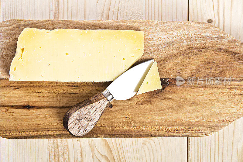 奶酪和刀