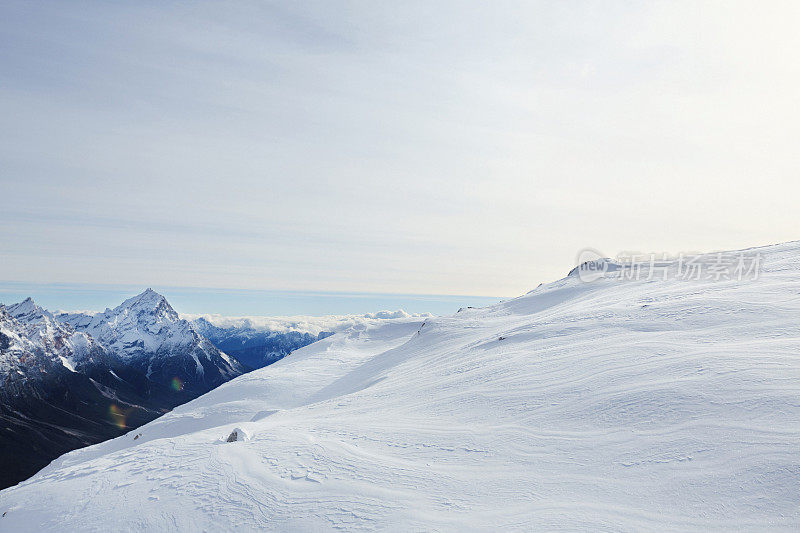 冬季全景阿尔卑斯山脉雪景科尔蒂纳丹佩佐意大利