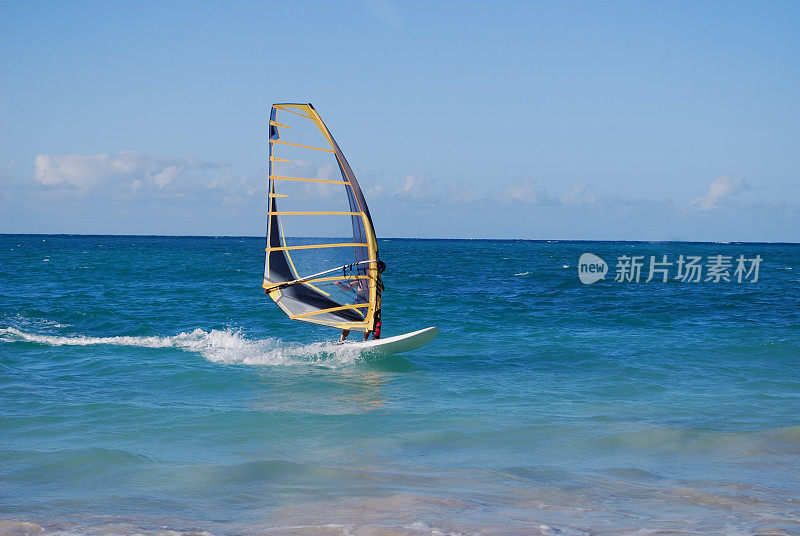 瓦胡岛凯卢阿湾帆板运动