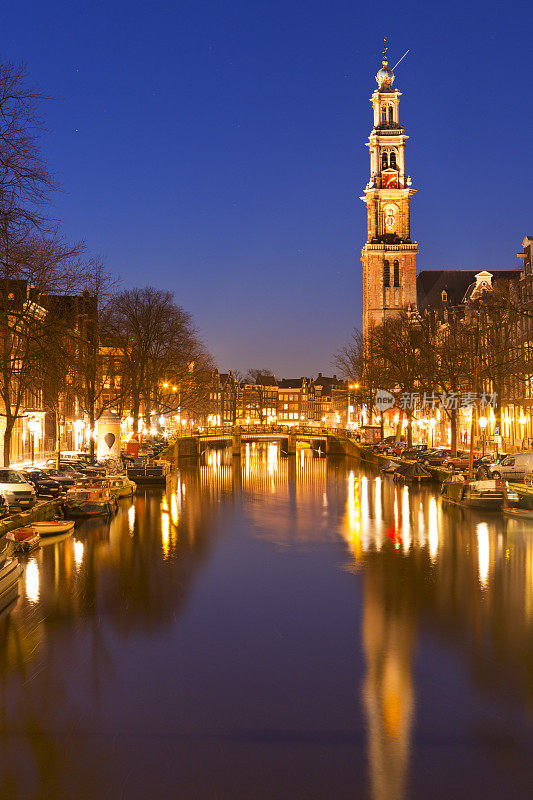 阿姆斯特丹的西部教堂和运河