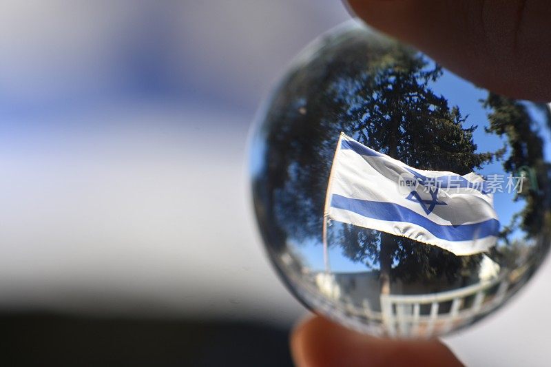 透过水晶球的以色列国旗