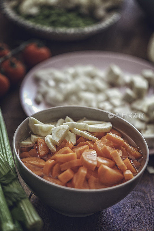 准备蔬菜蔬菜浓汤