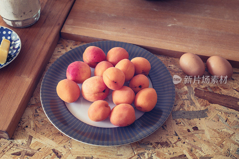 杏子蛋挞-准备杏子派，法国菜