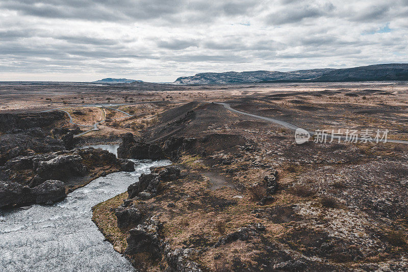 32号公路(Þjórsárdalsvegur)及福沙河鸟瞰图