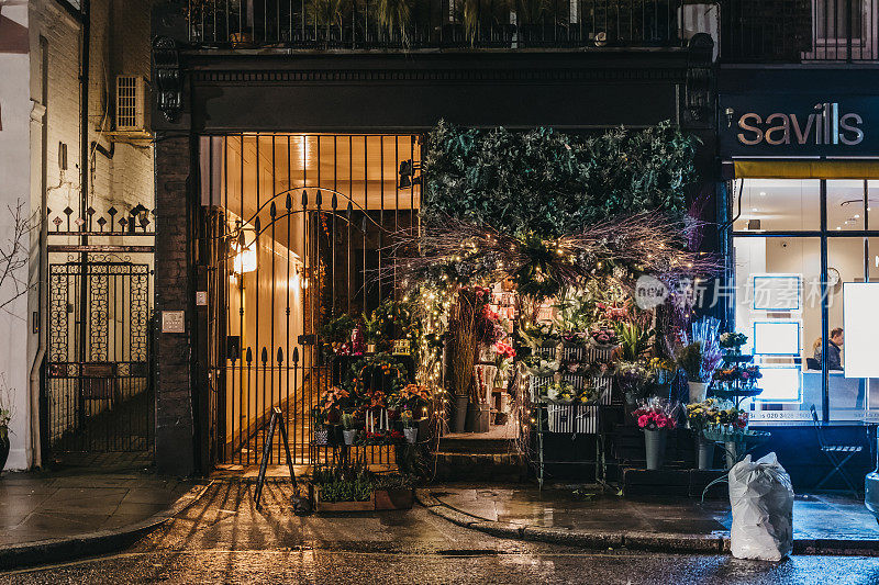 英国伦敦樱草山菲茨罗伊花卉收藏花店正面。