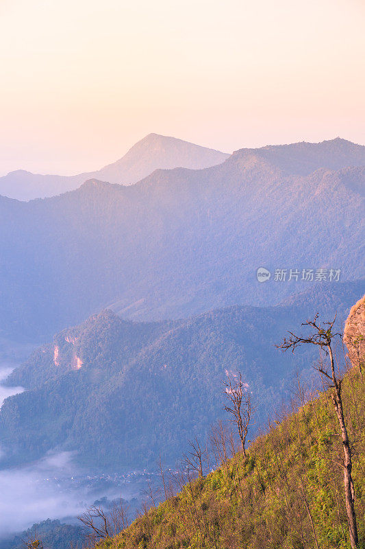 清莱和清迈自然景观，泰国北部日出美景