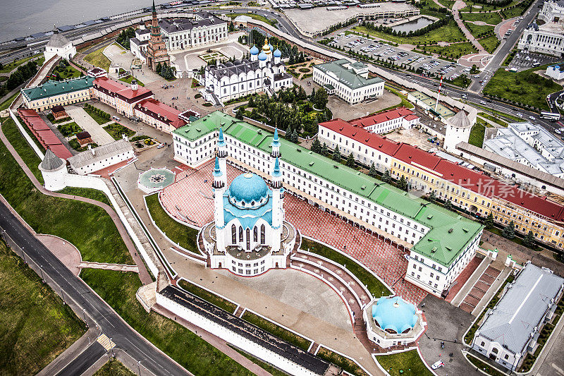 从直升飞机上拍摄的Qolşärif清真寺的高角度视图喀山，鞑靼斯坦共和国的首都