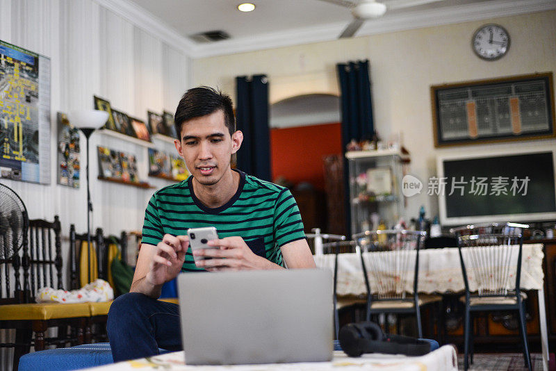 亚洲年轻人使用智能手机和电脑在家工作