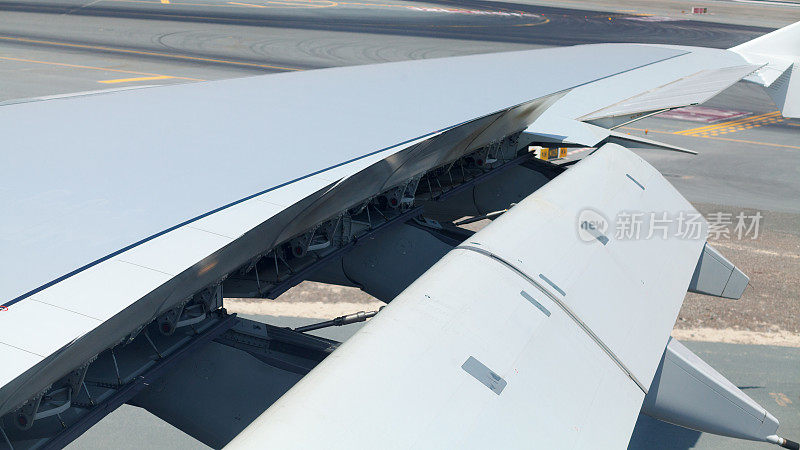 空客A380在迪拜着陆后刹车