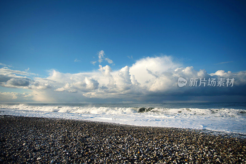 海上戏剧性的日落