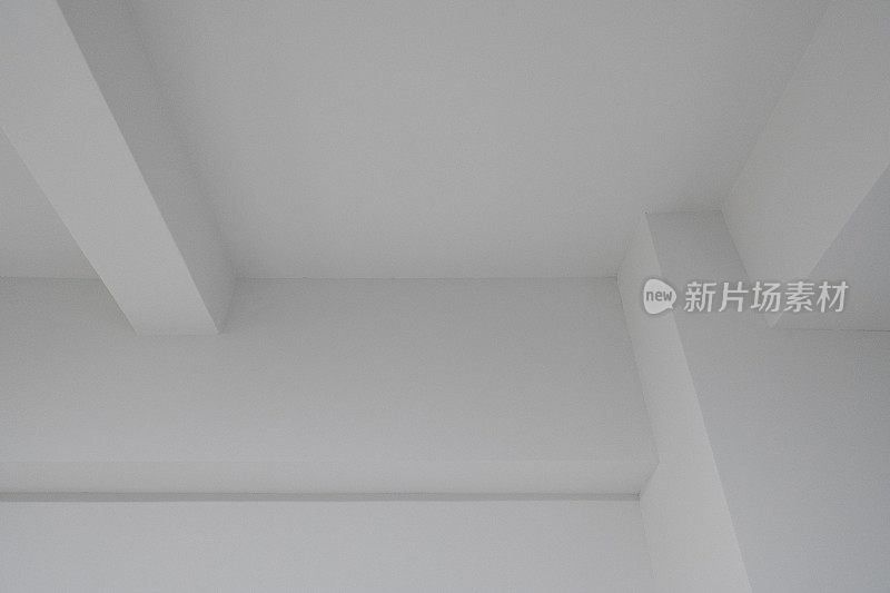天花板一角现代建筑内部天花板的一角