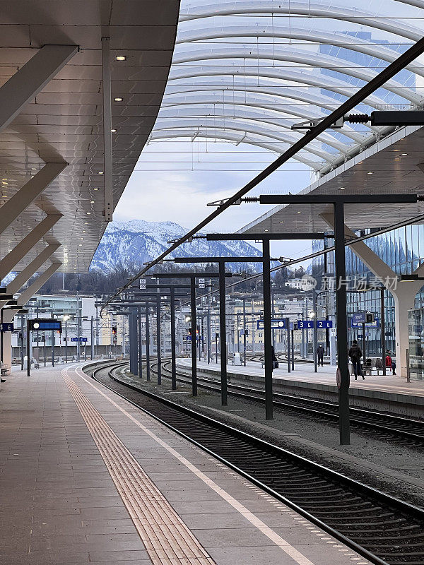 奥地利山脉附近的神奇火车站
