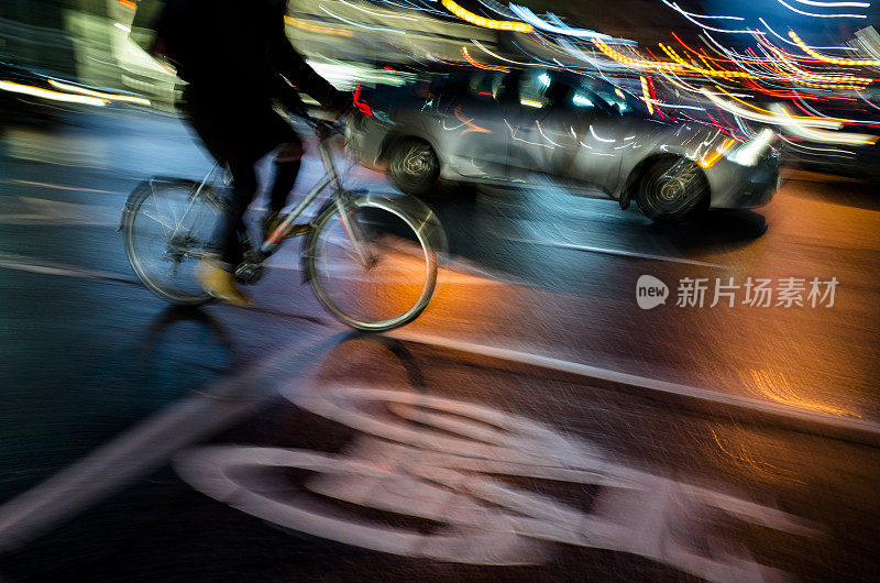 模糊运动:在多伦多的夜晚骑自行车