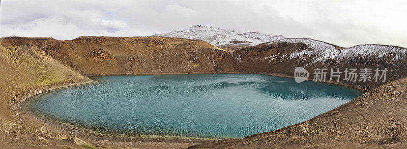 冰岛北部克拉夫拉维提火山口的全景图