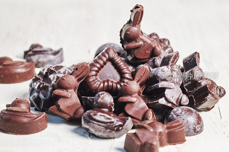 各种形状的自制巧克力糖果