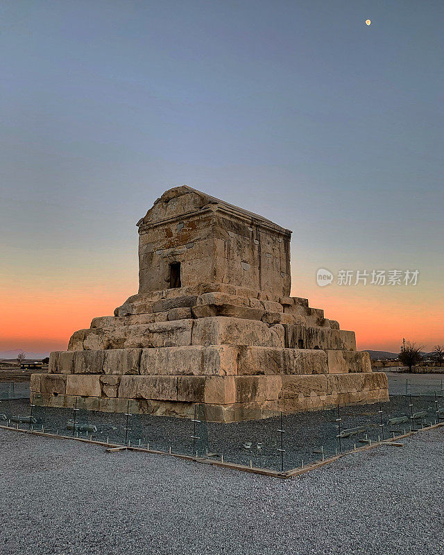 日落在居鲁士大帝墓，帕萨尔加德，伊朗