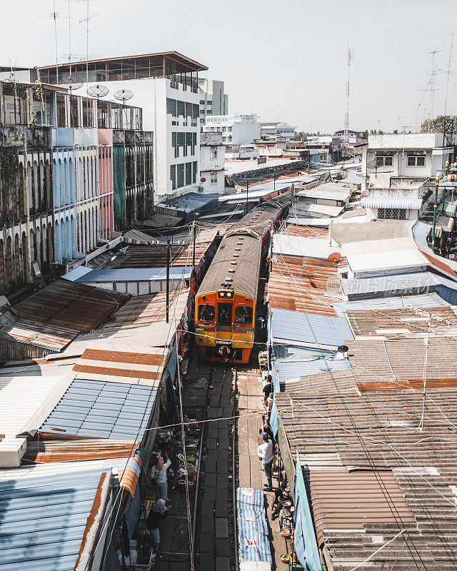 泰国曼谷火车市场，美龙铁路市场