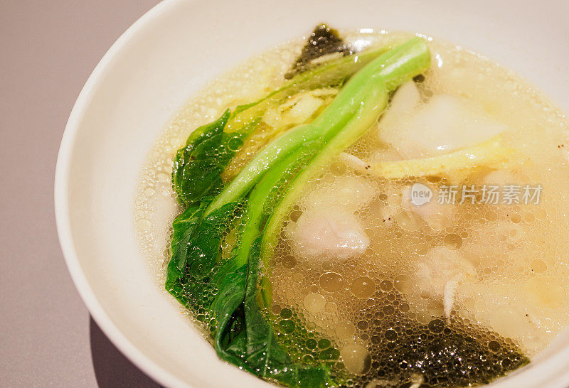 中餐:馄饨配鸡汤