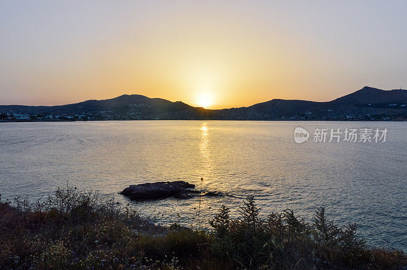 日落在希腊群岛-帕罗斯，希腊