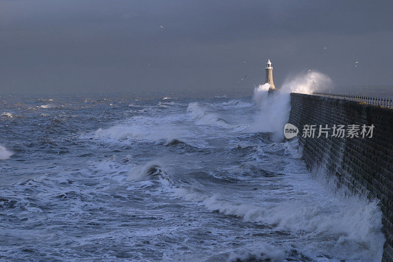 海浪冲击2号码头