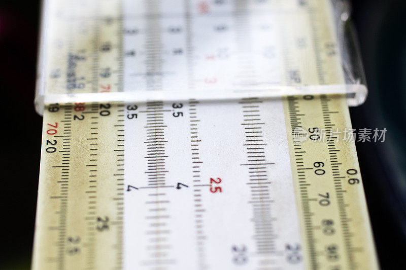 20世纪60年代的学生计算尺