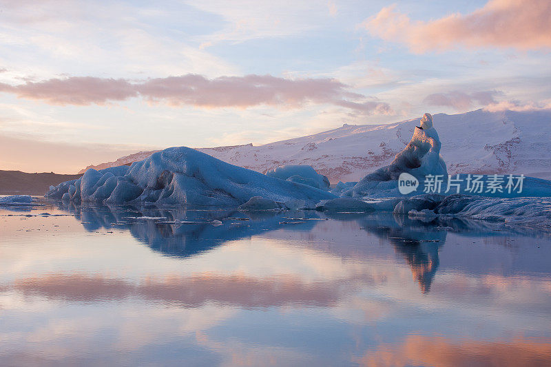 日落时分的Jokulsarlon冰湖