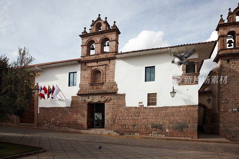秘鲁库斯科的教堂塔和门口