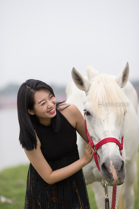 本质上的女人和马