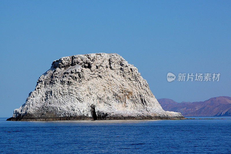 一个布满鸟粪的小岛