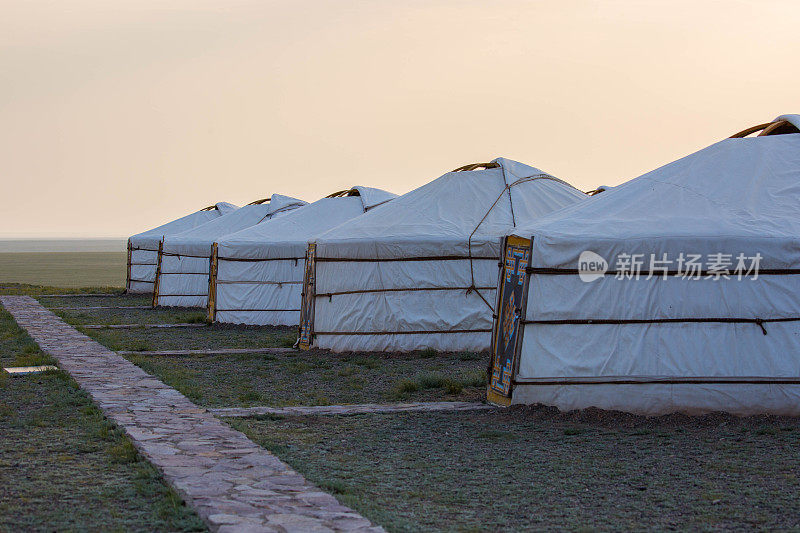 蒙古:巴彦扎格附近的蒙古包营地