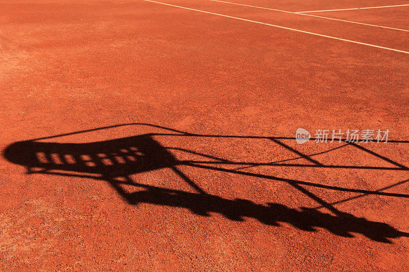 网球裁判椅子的影子