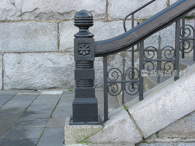 石灰石台阶和栏杆