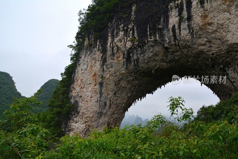 广西阳朔月亮山