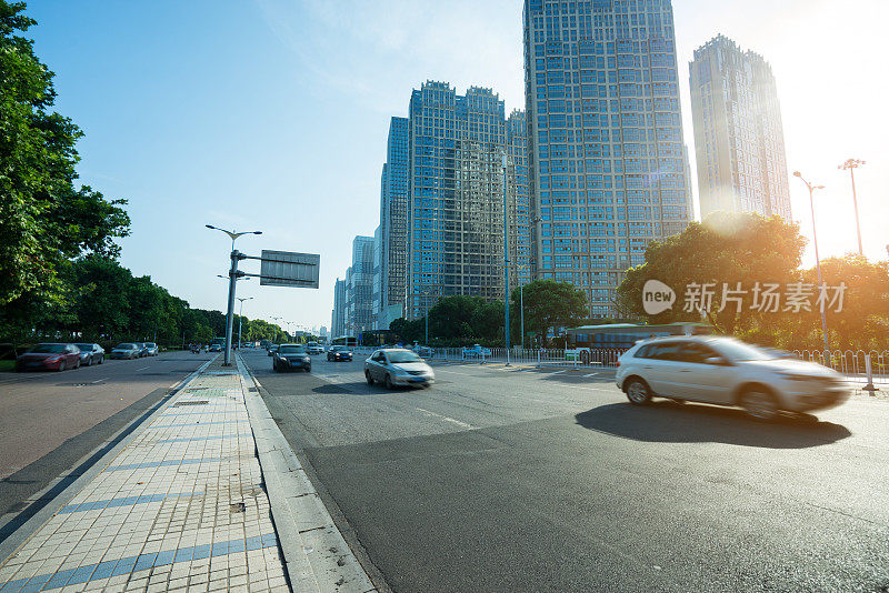 现代化的城市道路和交通