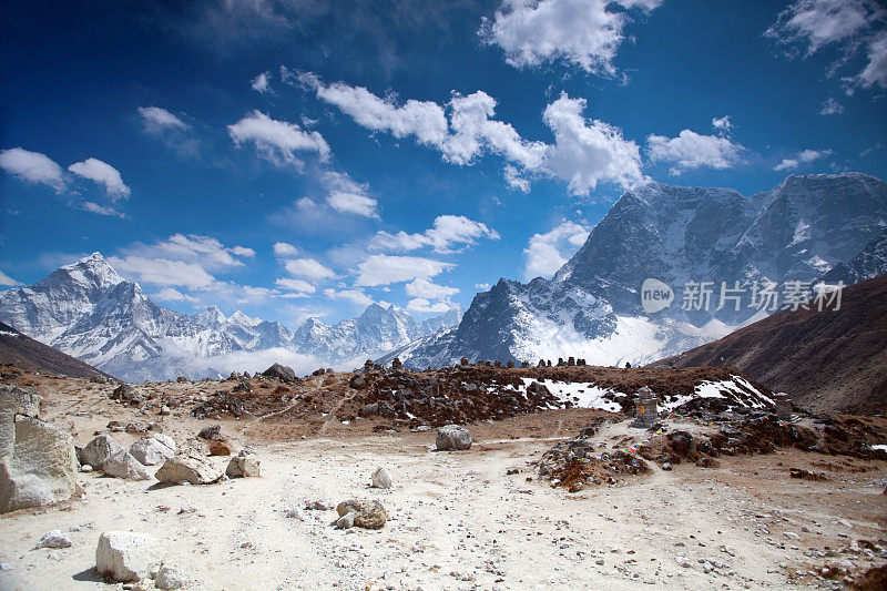 Chukpilhara夏尔巴人纪念馆，喜马拉雅山