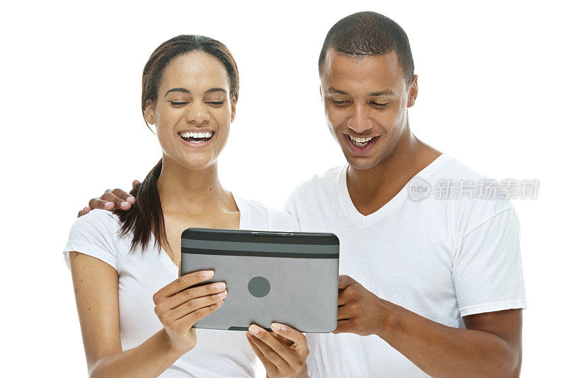 微笑情侣用平板电脑
