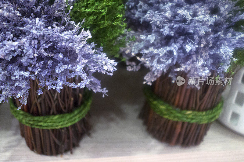 木壶里的紫色石南花