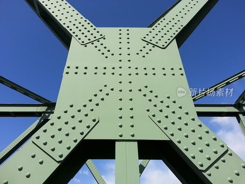 桥梁金属结构。