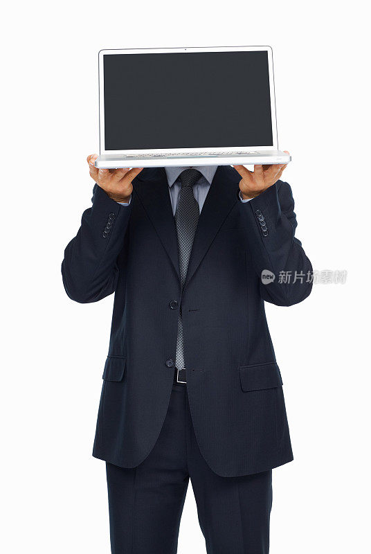 商人展示笔记本电脑