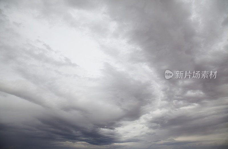 暴风雨的天空