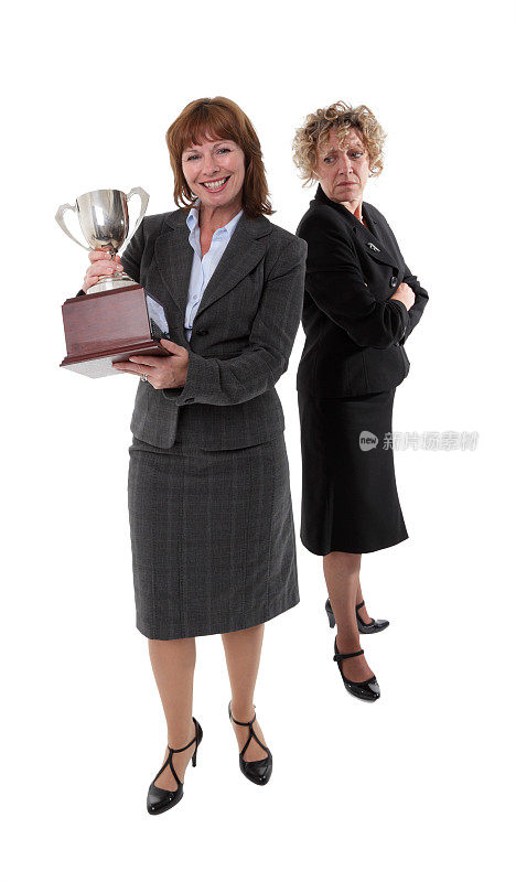 两名成熟的商界女性为荣誉而竞争