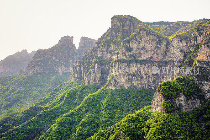 高耸的太行山