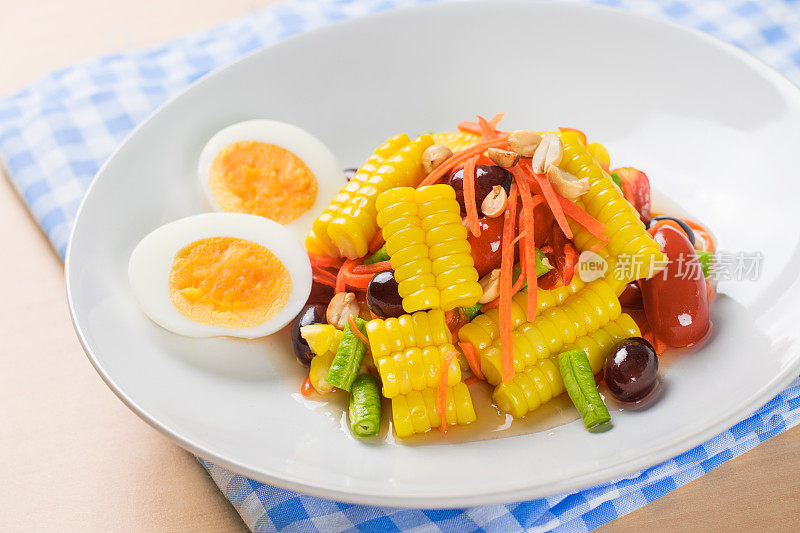 著名的泰国食物玉米沙拉，在泰国我们叫它Somtum。