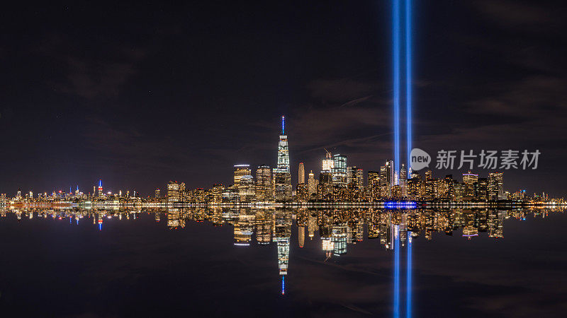 9月11日的曼哈顿天际线倒影