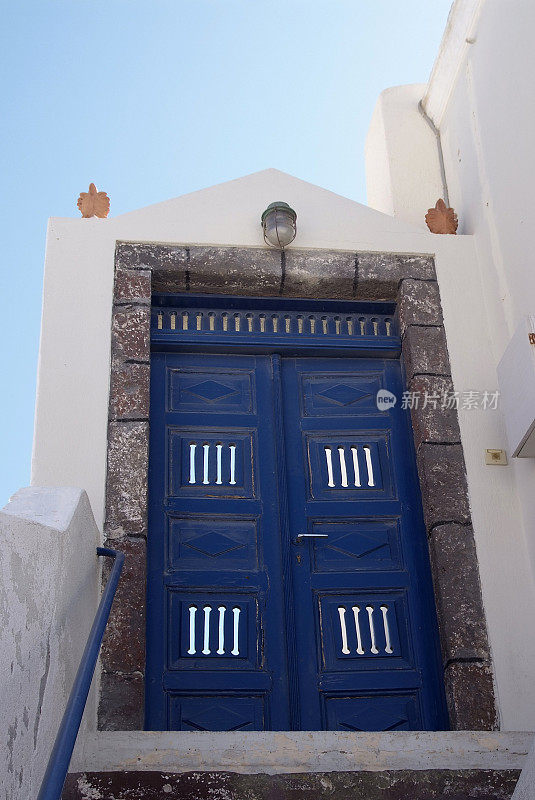 希腊圣托里尼岛典型房屋的入口