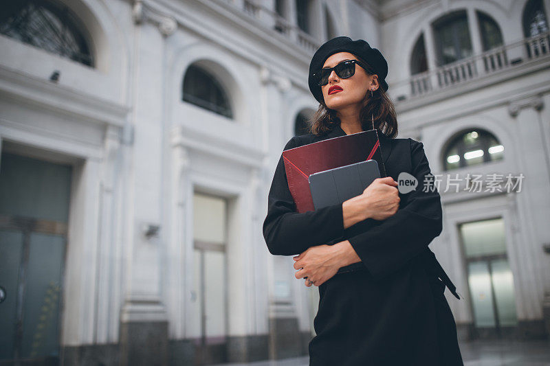 车站的漂亮女人