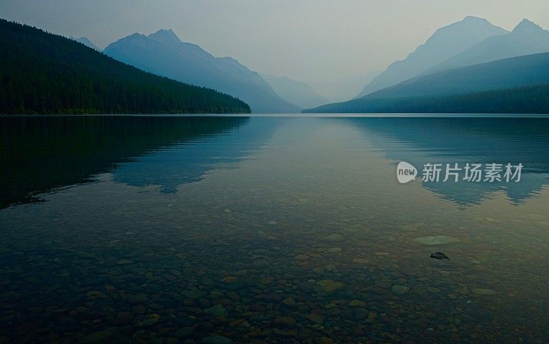 鲍曼湖岩石